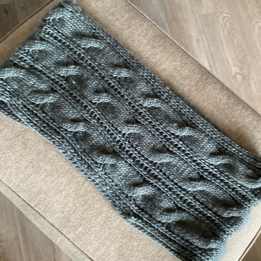 Infinity Winter Scarf grey gray cable stripe loose weave wrap D&B